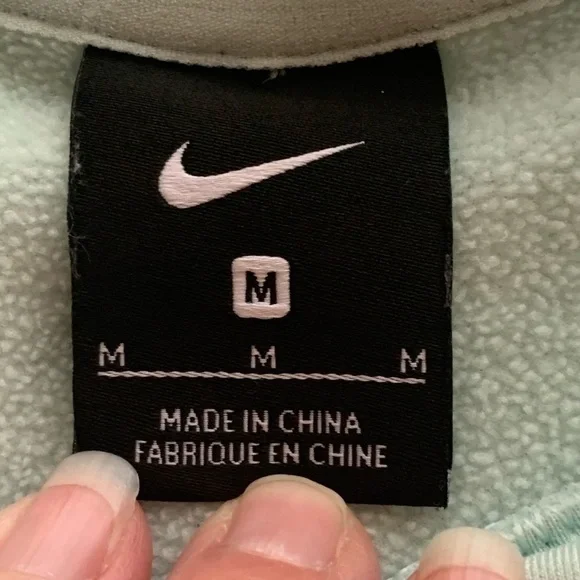 ✅HOST Pick✅ Nike Just Do It Sweatshirt, Medium - Picture 6 of 12